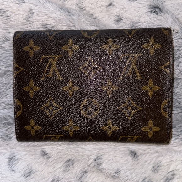 Men’s or Women’s Vintage Lous Vuitton Large International Wallet! Preloved! 🔥🔥 - Picture 11 of 17
